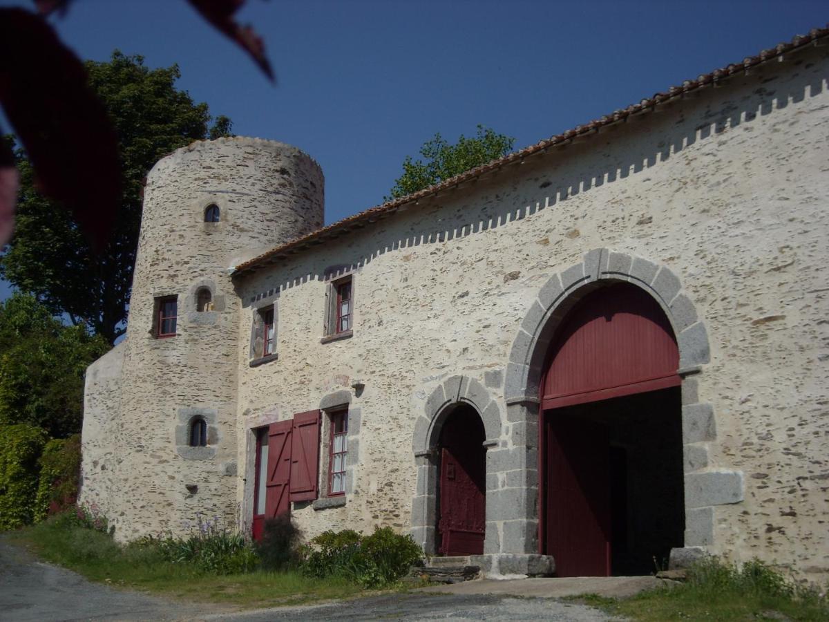 Bed and Breakfast La Tour Des Laudes Breuil-Barret Exterior foto