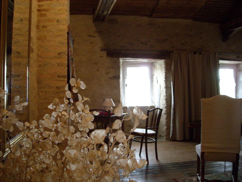 Bed and Breakfast La Tour Des Laudes Breuil-Barret Zimmer foto