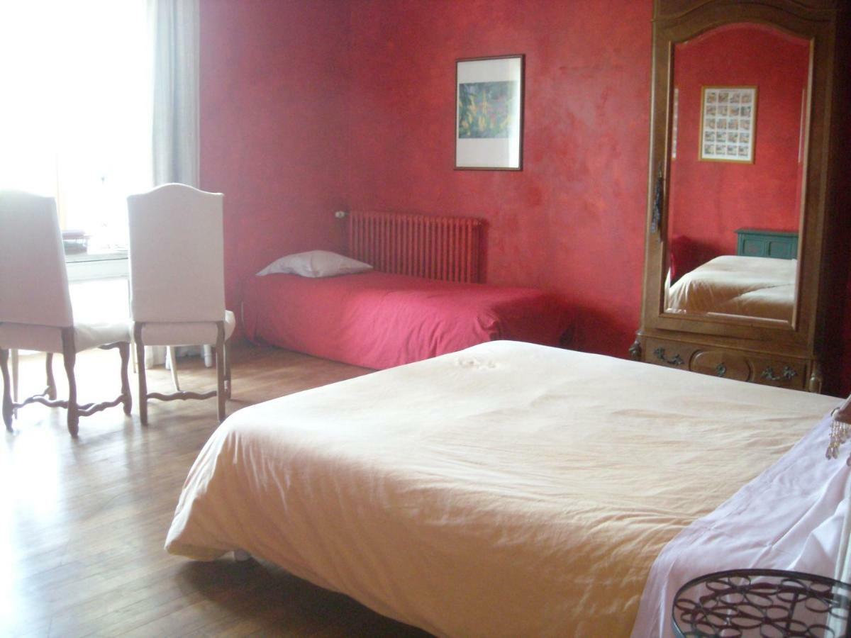 Bed and Breakfast La Tour Des Laudes Breuil-Barret Exterior foto